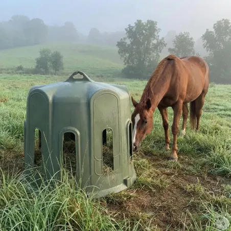 Cloche à foin Kerbl 10 ouvertures - Anti-gaspi pour élevage