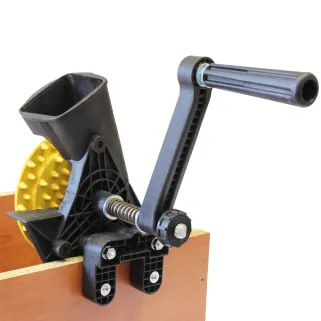 Égreneuse manuelle pour maïs - Outil durable et pratique