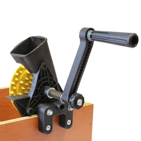 Égreneuse manuelle pour maïs - Outil durable et pratique