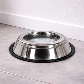 Gamelle inox anti-débordement pour trajets sécurisés