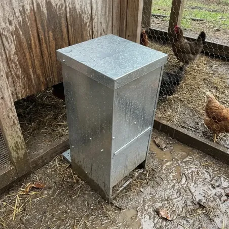 Mangeoire galvanisée anti-rongeurs 23 kg pour volailles
