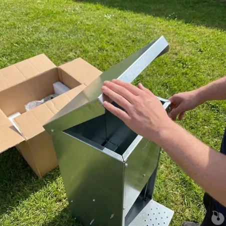 Mangeoire galvanisée anti-rongeurs 23 kg pour volailles