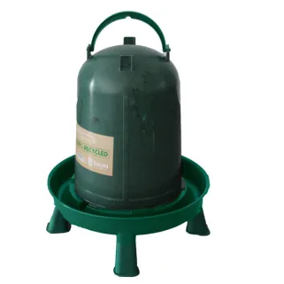 Abreuvoir 10L recyclé sur pieds pour volailles