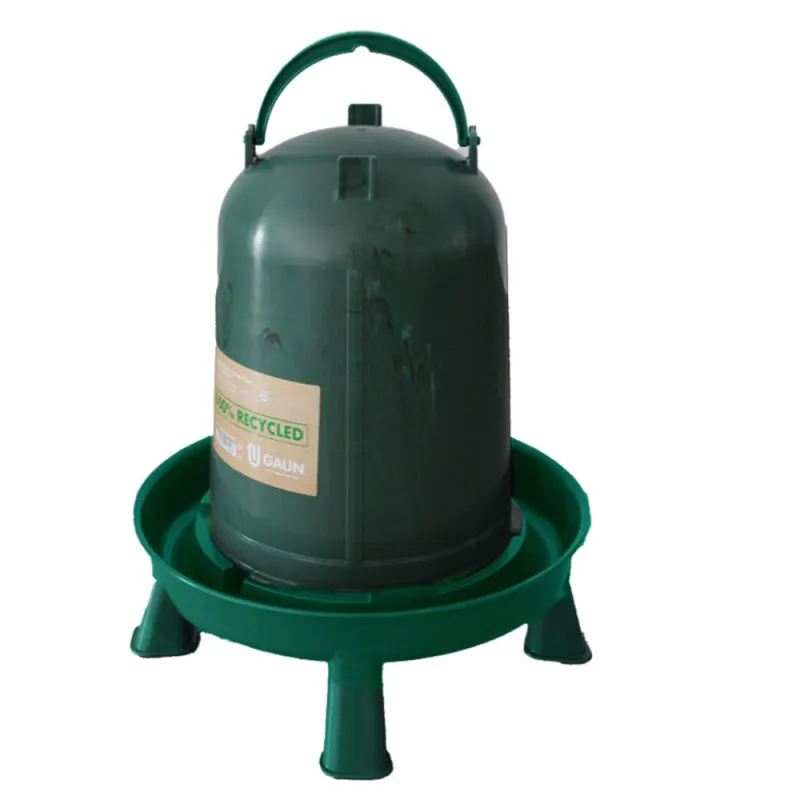 Abreuvoir 10L recyclé sur pieds pour volailles