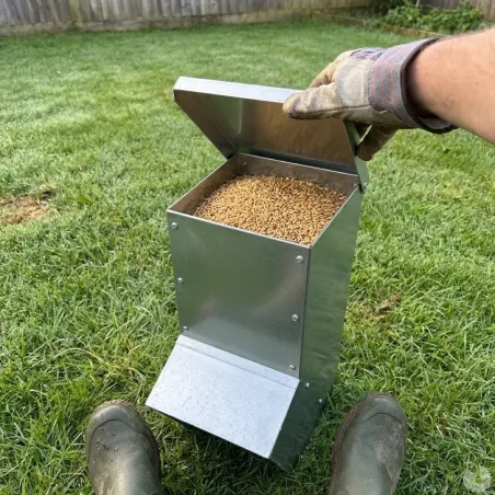 Mangeoire galvanisée 7 kg pour volailles et gibier