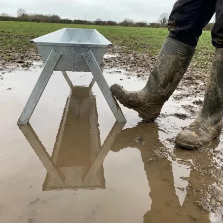 Mangeoire galvanisée pour ovins et caprins 203 cm