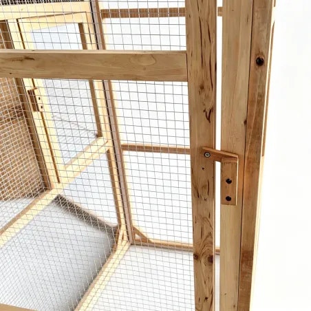 Volière hexagonale en bois avec sas et 3 abris inclus