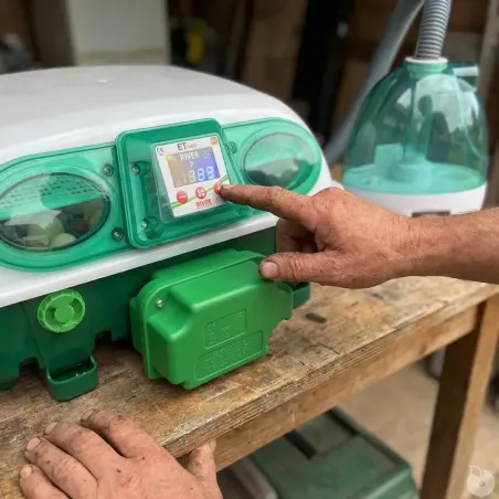 Couveuse auto Egg Tech SUPER 24 + Nebula 24 œufs