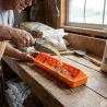 Mangeoire 30 cm plastique à trous pour poussins - Orange GAUN