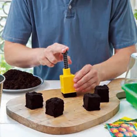 Presse-mottes mini 4x4x5 cm pour semis écologiques