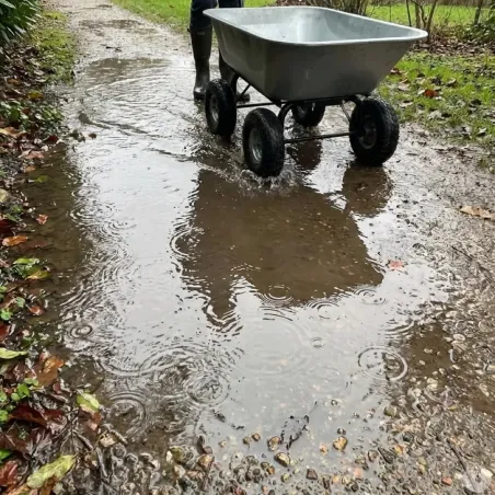 Brouette basculante 75L - Transport facile et robuste